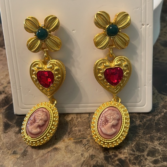 Ego UK Cameo Gold Dangle Earrings And Necklace - Picture 11 of 16